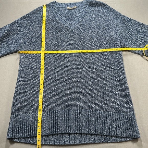 Everlane The Link-Stitch Relaxed Fit V-Neck Knit Sweater; Heathered Blue - Large - Picture 13 of 13